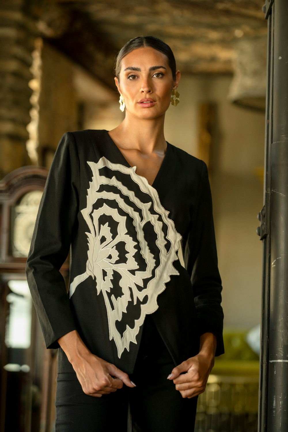 Chaqueta clavellina negrabeige Káhyra