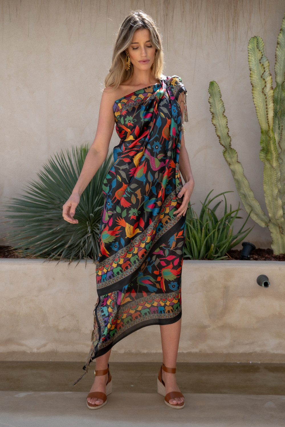 Pareos Monzon Sunset & Moon